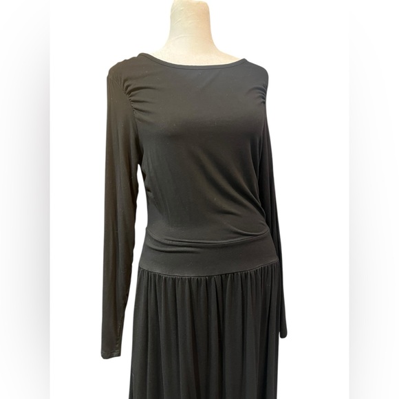 Zesica Woman’s Black Long Sleeve Crewneck Maxi Dress - Medium - Picture 4 of 8